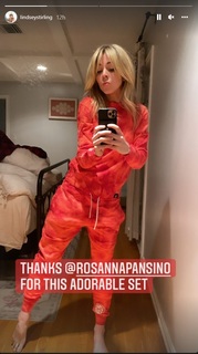 Lindsey Stirling feet photo thumbnail