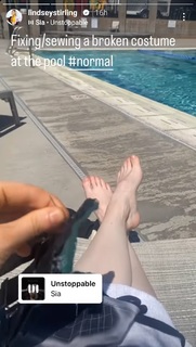 Lindsey Stirling feet photo thumbnail