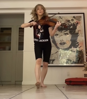 Lindsey Stirling feet photo thumbnail