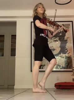 Lindsey Stirling feet photo thumbnail