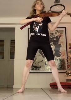 Lindsey Stirling feet photo thumbnail