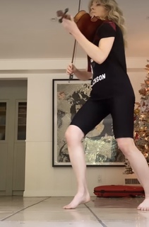 Lindsey Stirling feet photo thumbnail