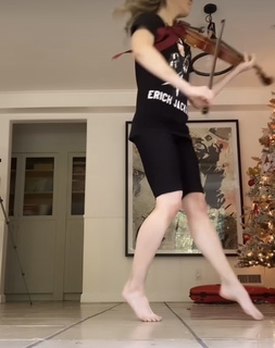 Lindsey Stirling feet photo thumbnail