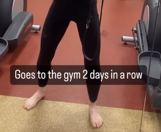 Lindsey Stirling feet photo thumbnail