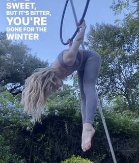 Lindsey Stirling feet photo thumbnail
