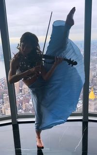 Lindsey Stirling feet photo thumbnail