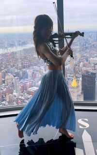 Lindsey Stirling feet photo thumbnail