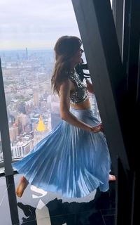 Lindsey Stirling feet photo thumbnail
