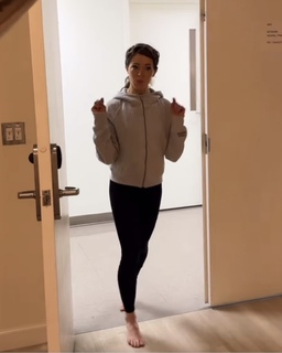 Lindsey Stirling feet photo thumbnail