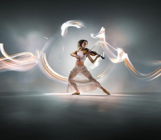 Lindsey Stirling feet photo thumbnail