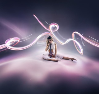Lindsey Stirling feet photo thumbnail