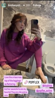 Lindsey Stirling feet photo thumbnail