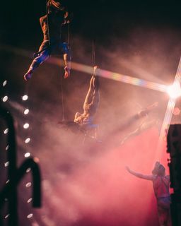 Lindsey Stirling feet photo thumbnail