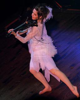 Lindsey Stirling feet photo thumbnail