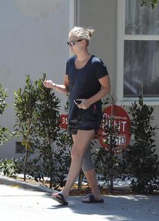 Lindsey Vonn feet photo thumbnail