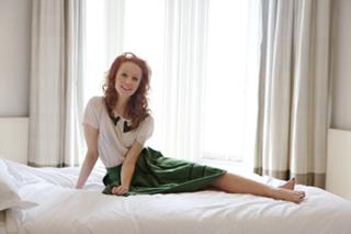 Lindy Booth feet photo thumbnail