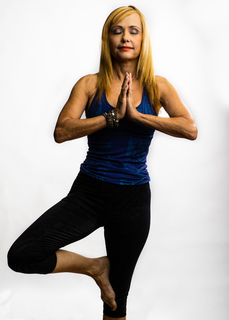 Linnea Quigley feet photo 7