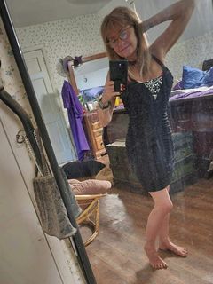 Linnea Quigley feet photo 12