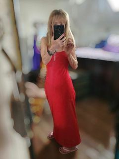 Linnea Quigley feet photo 11