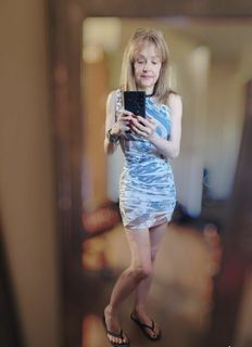 Linnea Quigley feet photo 10