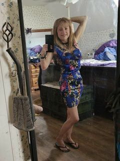 Linnea Quigley feet photo 8