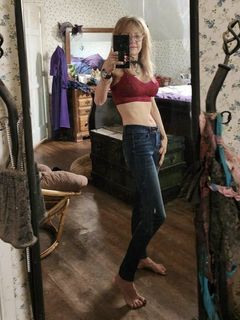 Linnea Quigley feet photo 6