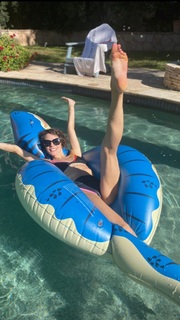 Linsey Godfrey feet photo 7