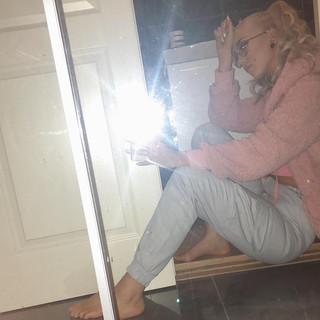 Linzor feet photo 3