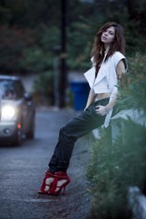 Lio Tipton feet photo thumbnail