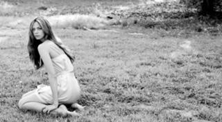 Lio Tipton feet photo thumbnail