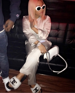Lira Mercer feet photo 6