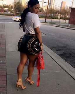 Lira Mercer feet photo 3