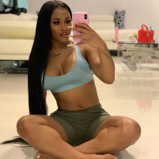 Lira Mercer feet photo 8