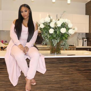 Lira Mercer feet photo 2