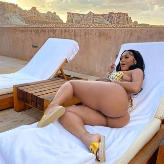 Lira Mercer feet photo 9