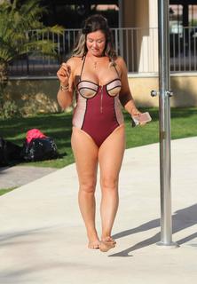 Lisa Appleton feet photo 4
