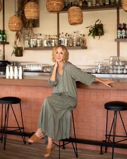 Lisa Breckenridge feet photo 14
