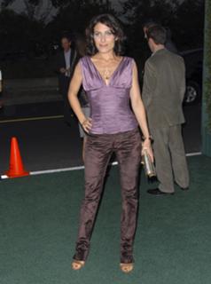 Lisa Edelstein feet photo thumbnail