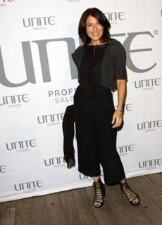 Lisa Edelstein feet photo thumbnail