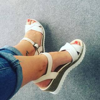 Lisa Faulkner feet photo 4