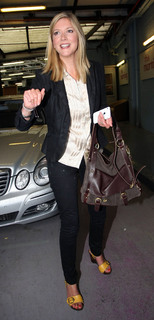 Lisa Faulkner feet photo 11