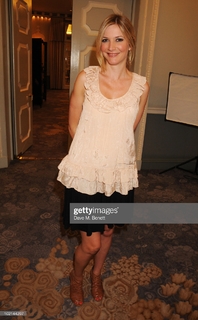 Lisa Faulkner feet photo 15