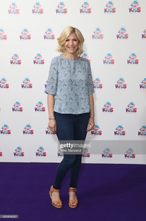 Lisa Faulkner feet photo 8
