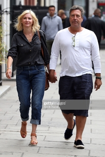 Lisa Faulkner feet photo 4
