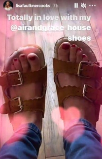 Lisa Faulkner feet photo 10