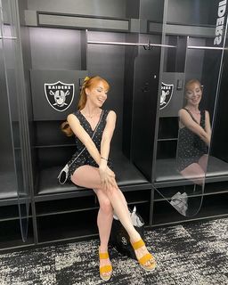 Lisa Foiles feet photo 11