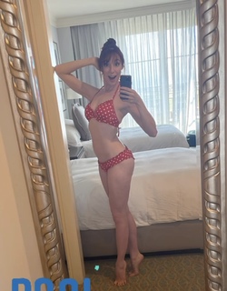 Lisa Foiles feet photo 3
