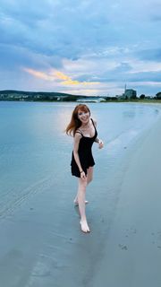 Lisa Foiles feet photo 6