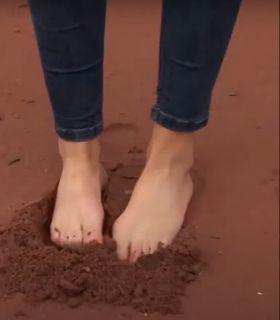 Lisa Gilroy feet photo 6