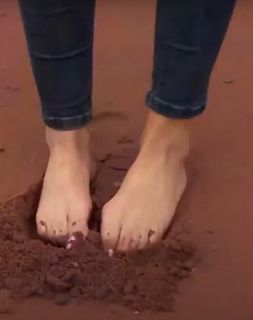 Lisa Gilroy feet photo 5